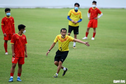U23 Việt Nam ba lần đổi sân tập, suýt chạm mặt cựu HLV đội HAGL - Ảnh 8. U23 Việt Nam ba lần đổi sân tập, suýt chạm mặt cựu HLV đội HAGL - Ảnh 8.