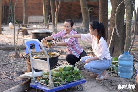Những chiến sĩ áo trắng vừa chống dịch vừa làm thiện nguyện - Ảnh 5. Những chiến sĩ áo trắng vừa chống dịch vừa làm thiện nguyện - Ảnh 5.