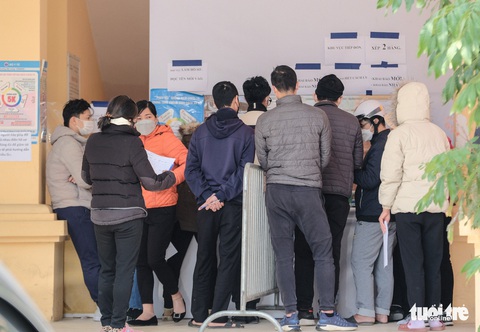 Quá tải xin giấy xác nhận F0, quận ở Hà Nội phải mở thêm điểm xét nghiệm - Ảnh 7. Quá tải xin giấy xác nhận F0, quận ở Hà Nội phải mở thêm điểm xét nghiệm - Ảnh 7.