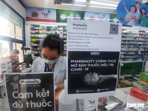 Ngày thứ 2 bán thuốc điều trị COVID-19: Người dân mua đông hơn - Ảnh 2. Ngày thứ 2 bán thuốc điều trị COVID-19: Người dân mua đông hơn - Ảnh 2.