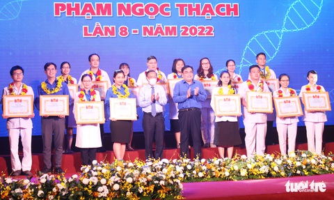 Đi tình nguyện chống dịch như lẽ thường tình - Ảnh 1. Đi tình nguyện chống dịch như lẽ thường tình - Ảnh 1.