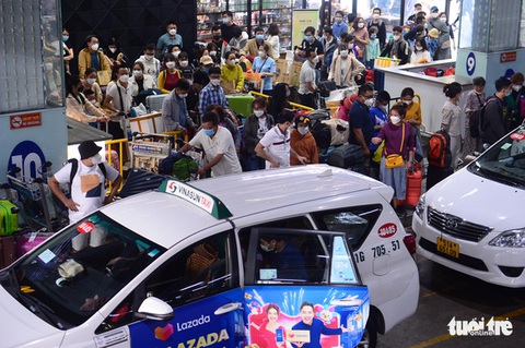 Sân bay Tân Sơn Nhất đánh giá năng lực các hãng xe, bảo đảm đủ taxi dịp cao điểm - Ảnh 1. Sân bay Tân Sơn Nhất đánh giá năng lực các hãng xe, bảo đảm đủ taxi dịp cao điểm - Ảnh 1.