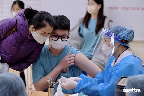 Gần 400.000 lượt người tham gia khảo sát về việc tiêm vắc xin cho trẻ 5-11 tuổi - Ảnh 1. Gần 400.000 lượt người tham gia khảo sát về việc tiêm vắc xin cho trẻ 5-11 tuổi - Ảnh 1.