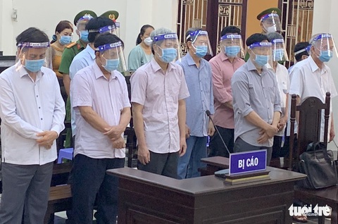 Cựu chủ tịch UBND TP Trà Vinh lãnh 10 năm tù - Ảnh 1. Cựu chủ tịch UBND TP Trà Vinh lãnh 10 năm tù - Ảnh 1.