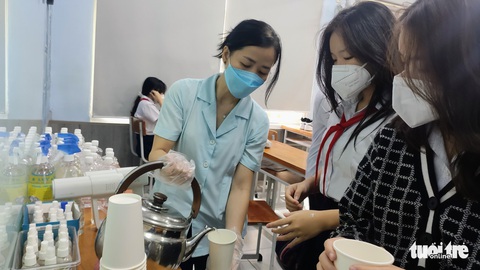 Hạn chế F0, trường lập tổ phòng chống COVID-19 do học sinh tự quản - Ảnh 2. Hạn chế F0, trường lập tổ phòng chống COVID-19 do học sinh tự quản - Ảnh 2.