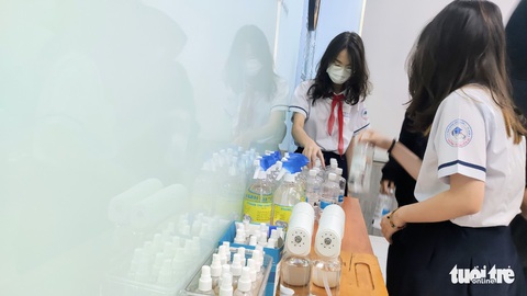 Hạn chế F0, trường lập tổ phòng chống COVID-19 do học sinh tự quản - Ảnh 1. Hạn chế F0, trường lập tổ phòng chống COVID-19 do học sinh tự quản - Ảnh 1.