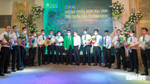 Tri ân những chiến binh tài xế lao vào tâm dịch giúp người bệnh - Ảnh 3. Tri ân những chiến binh tài xế lao vào tâm dịch giúp người bệnh - Ảnh 3.