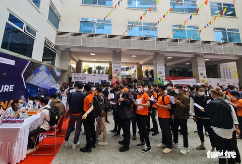 Vừa trở lại trường, sinh viên TP.HCM rủ nhau đi tìm việc - Ảnh 11. Vừa trở lại trường, sinh viên TP.HCM rủ nhau đi tìm việc - Ảnh 11.