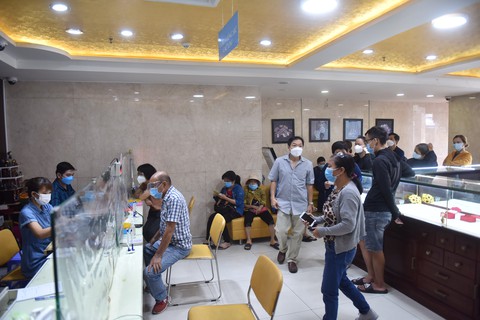 Giá vàng thế giới tăng sốc, giảm sâu, vàng trong nước ‘nhảy múa’ liên tục - Ảnh 2. Giá vàng thế giới tăng sốc, giảm sâu, vàng trong nước ‘nhảy múa’ liên tục - Ảnh 2.