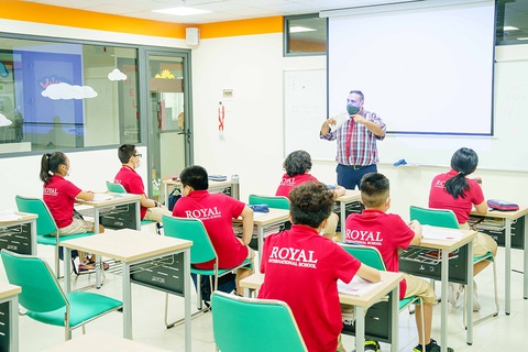 Giáo viên Royal School Phú Lâm chào đón bình thường mới với tâm thế sẵn sàng - Ảnh 2. Giáo viên Royal School Phú Lâm chào đón bình thường mới với tâm thế sẵn sàng - Ảnh 2.
