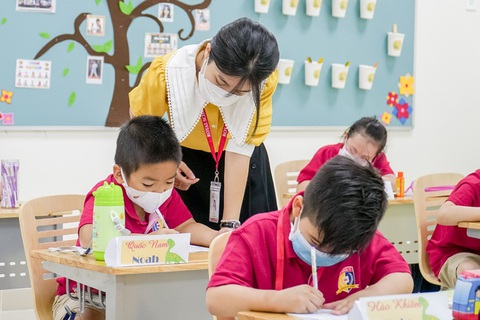 Giáo viên Royal School Phú Lâm chào đón bình thường mới với tâm thế sẵn sàng - Ảnh 3. Giáo viên Royal School Phú Lâm chào đón bình thường mới với tâm thế sẵn sàng - Ảnh 3.
