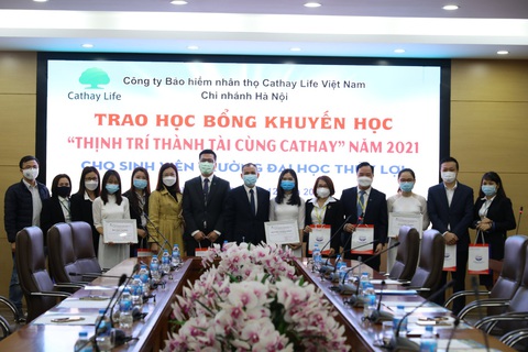 Trao 150 suất học bổng Thịnh trí thành tài cùng Cathay 2021 - Ảnh 3. Trao 150 suất học bổng Thịnh trí thành tài cùng Cathay 2021 - Ảnh 3.