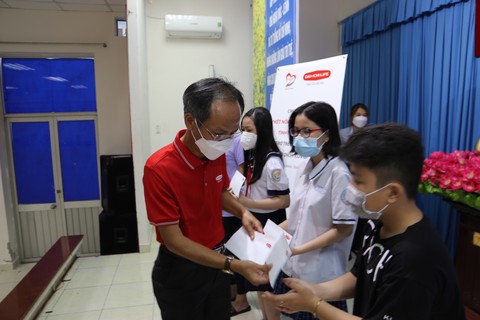 Dai-ichi Life Việt Nam trao học bổng hỗ trợ trẻ em bị ảnh hưởng bởi dịch COVID-19 - Ảnh 2. Dai-ichi Life Việt Nam trao học bổng hỗ trợ trẻ em bị ảnh hưởng bởi dịch COVID-19 - Ảnh 2.