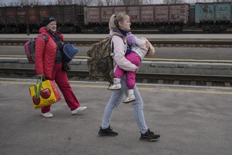 ĐỌC NHANH: Binh sĩ Ukraine và Nga giao tranh ở Kiev - Ảnh 7. ĐỌC NHANH: Binh sĩ Ukraine và Nga giao tranh ở Kiev - Ảnh 7.