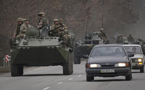 ĐỌC NHANH: Binh sĩ Ukraine và Nga giao tranh ở Kiev - Ảnh 5. ĐỌC NHANH: Binh sĩ Ukraine và Nga giao tranh ở Kiev - Ảnh 5.