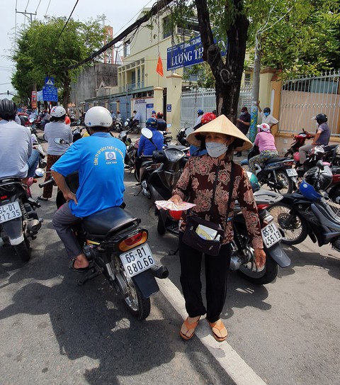 Sau Tết, vé số ở miền Tây nhiều nơi tiêu thụ gần 100% - Ảnh 1. Sau Tết, vé số ở miền Tây nhiều nơi tiêu thụ gần 100% - Ảnh 1.