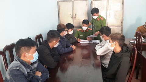 Khởi tố nhóm thanh niên đánh bảo vệ công ty điện gió - Ảnh 1. Khởi tố nhóm thanh niên đánh bảo vệ công ty điện gió - Ảnh 1.