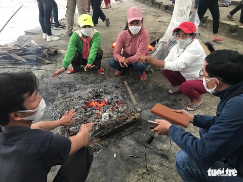 Nóng: Chìm ca nô chở 39 người ở biển Cửa Đại, 13 người tử vong, 4 người mất tích - Ảnh 9. Nóng: Chìm ca nô chở 39 người ở biển Cửa Đại, 13 người tử vong, 4 người mất tích - Ảnh 9.