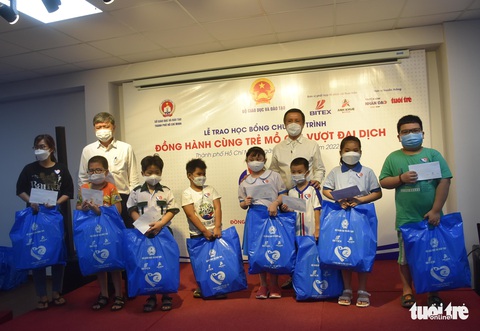 Học bổng Đồng hành cùng trẻ mồ côi vượt đại dịch: Động viên các em vượt qua nỗi đau để vươn lên - Ảnh 2. Học bổng Đồng hành cùng trẻ mồ côi vượt đại dịch: Động viên các em vượt qua nỗi đau để vươn lên - Ảnh 2.