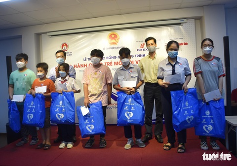 Học bổng Đồng hành cùng trẻ mồ côi vượt đại dịch: Động viên các em vượt qua nỗi đau để vươn lên - Ảnh 3. Học bổng Đồng hành cùng trẻ mồ côi vượt đại dịch: Động viên các em vượt qua nỗi đau để vươn lên - Ảnh 3.