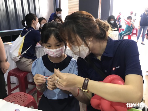 Khám sức khỏe sàng lọc cho hàng ngàn trẻ em bị ảnh hưởng bởi dịch bệnh COVID-19 - Ảnh 2. Khám sức khỏe sàng lọc cho hàng ngàn trẻ em bị ảnh hưởng bởi dịch bệnh COVID-19 - Ảnh 2.
