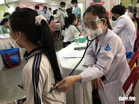 Khám sức khỏe sàng lọc cho hàng ngàn trẻ em bị ảnh hưởng bởi dịch bệnh COVID-19 - Ảnh 3. Khám sức khỏe sàng lọc cho hàng ngàn trẻ em bị ảnh hưởng bởi dịch bệnh COVID-19 - Ảnh 3.