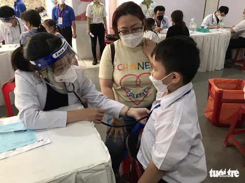 Khám sức khỏe sàng lọc cho hàng ngàn trẻ em bị ảnh hưởng bởi dịch bệnh COVID-19 - Ảnh 1. Khám sức khỏe sàng lọc cho hàng ngàn trẻ em bị ảnh hưởng bởi dịch bệnh COVID-19 - Ảnh 1.