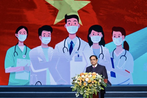 Khẩn trương ban hành chính sách đặc thù với nhân viên y tế - Ảnh 1. Khẩn trương ban hành chính sách đặc thù với nhân viên y tế - Ảnh 1.