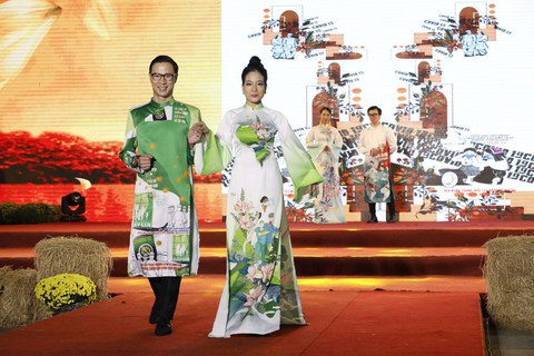 Việt Hùng thực hiện 200 mẫu áo dài tri ân y bác sĩ, lực lượng tuyến đầu - Ảnh 8. Việt Hùng thực hiện 200 mẫu áo dài tri ân y bác sĩ, lực lượng tuyến đầu - Ảnh 8.