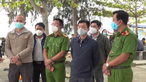 Công an Quảng Nam lấy lời khai những người liên quan vụ lật ca nô ở biển Cửa Đại - Ảnh 2. Công an Quảng Nam lấy lời khai những người liên quan vụ lật ca nô ở biển Cửa Đại - Ảnh 2.