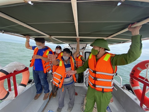 Công an Quảng Nam lấy lời khai những người liên quan vụ lật ca nô ở biển Cửa Đại - Ảnh 1. Công an Quảng Nam lấy lời khai những người liên quan vụ lật ca nô ở biển Cửa Đại - Ảnh 1.