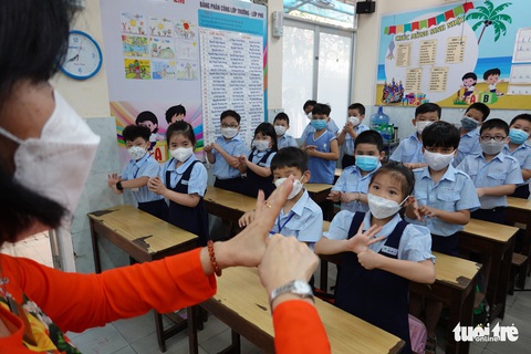 Tiêm vắc xin cho trẻ 5-11 tuổi: Đang lấy ý kiến phụ huynh, sớm nhất tiêm vào tháng 4 - Ảnh 1. Tiêm vắc xin cho trẻ 5-11 tuổi: Đang lấy ý kiến phụ huynh, sớm nhất tiêm vào tháng 4 - Ảnh 1.