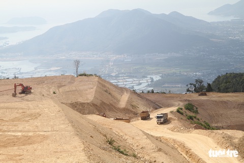 Cận cảnh núi Chín Khúc ở Nha Trang bị băm đứt từng khúc để làm đô thị, biệt thự - Ảnh 7. Cận cảnh núi Chín Khúc ở Nha Trang bị băm đứt từng khúc để làm đô thị, biệt thự - Ảnh 7.