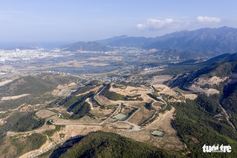 Cận cảnh núi Chín Khúc ở Nha Trang bị băm đứt từng khúc để làm đô thị, biệt thự - Ảnh 6. Cận cảnh núi Chín Khúc ở Nha Trang bị băm đứt từng khúc để làm đô thị, biệt thự - Ảnh 6.