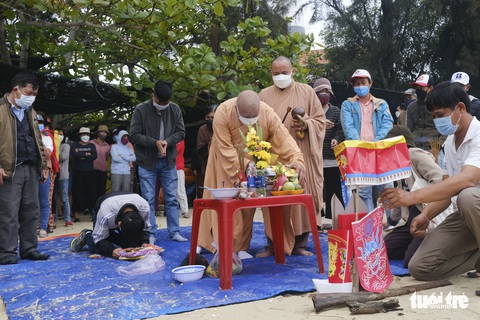 Vụ chìm ca nô du lịch ở Cửa Đại: Loại tàu đóng kín, gặp nạn khó thoát - Ảnh 3. Vụ chìm ca nô du lịch ở Cửa Đại: Loại tàu đóng kín, gặp nạn khó thoát - Ảnh 3.