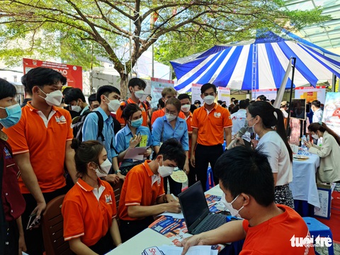 5.000 chỉ tiêu tuyển dụng việc làm đợi người lao động - Ảnh 1. 5.000 chỉ tiêu tuyển dụng việc làm đợi người lao động - Ảnh 1.