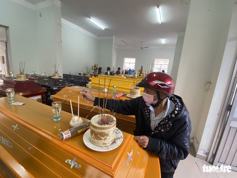 8 nạn nhân người Hà Nội tử vong, mất tích ở biển Cửa Đại là họ hàng, thông gia - Ảnh 1. 8 nạn nhân người Hà Nội tử vong, mất tích ở biển Cửa Đại là họ hàng, thông gia - Ảnh 1.