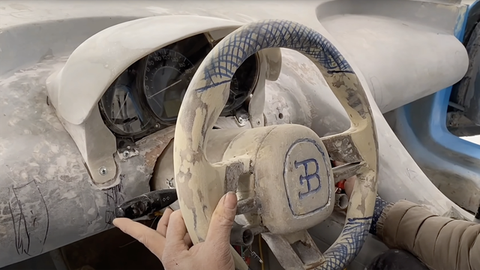 Nhóm bạn trẻ Quảng Ninh hoàn thiện nội thất siêu phẩm Bugatti Chiron - Ảnh 4. Nhóm bạn trẻ Quảng Ninh hoàn thiện nội thất siêu phẩm Bugatti Chiron - Ảnh 4.