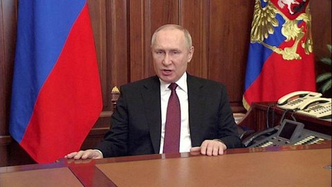 Tổng thống Putin lần đầu lên tiếng công khai sau 4 ngày chiến sự căng thẳng với Ukraine - Ảnh 1. Tổng thống Putin lần đầu lên tiếng công khai sau 4 ngày chiến sự căng thẳng với Ukraine - Ảnh 1.