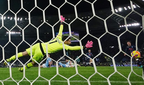 Fabian Ruiz lập công phút 90+5 đưa Napoli lên đầu bảng Serie A - Ảnh 3. Fabian Ruiz lập công phút 90+5 đưa Napoli lên đầu bảng Serie A - Ảnh 3.