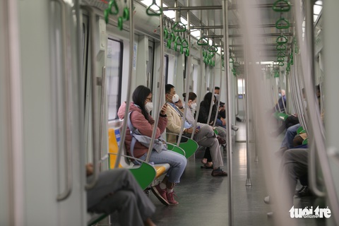 Đường phố, hàng quán tại Hà Nội vắng vẻ trước ‘đỉnh dịch’ COVID-19 - Ảnh 8. Đường phố, hàng quán tại Hà Nội vắng vẻ trước ‘đỉnh dịch’ COVID-19 - Ảnh 8.