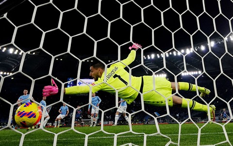 Fabian Ruiz lập công phút 90+5 đưa Napoli lên đầu bảng Serie A - Ảnh 2. Fabian Ruiz lập công phút 90+5 đưa Napoli lên đầu bảng Serie A - Ảnh 2.