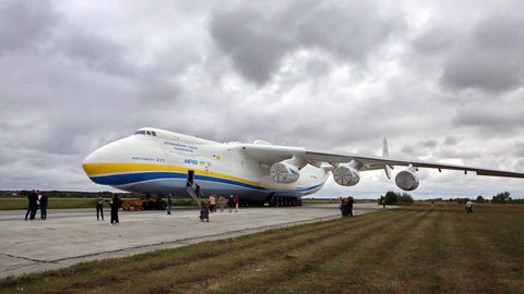 Đài CNN: Máy bay ngựa thồ huyền thoại của Ukraine bị Nga phá hủy - Ảnh 1. Đài CNN: Máy bay ngựa thồ huyền thoại của Ukraine bị Nga phá hủy - Ảnh 1.