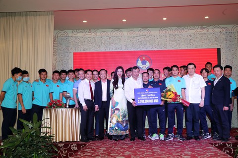 U23 Việt Nam không quên các đồng đội còn ở lại Campuchia - Ảnh 1. U23 Việt Nam không quên các đồng đội còn ở lại Campuchia - Ảnh 1.