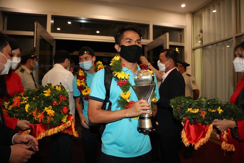 U23 Việt Nam không quên các đồng đội còn ở lại Campuchia - Ảnh 2. U23 Việt Nam không quên các đồng đội còn ở lại Campuchia - Ảnh 2.