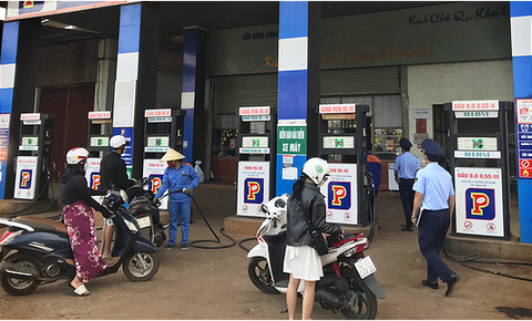 Đắk Lắk: nhiều cửa hàng xăng dầu vẫn đóng cửa nhưng không phải găm hàng - Ảnh 2. Đắk Lắk: nhiều cửa hàng xăng dầu vẫn đóng cửa nhưng không phải găm hàng - Ảnh 2.