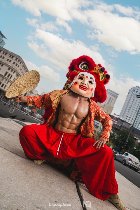 Dân mạng tròn mắt trước bộ ảnh ông địa chuẩn soái ca sáu múi - Ảnh 7. Dân mạng tròn mắt trước bộ ảnh ông địa chuẩn soái ca sáu múi - Ảnh 7.