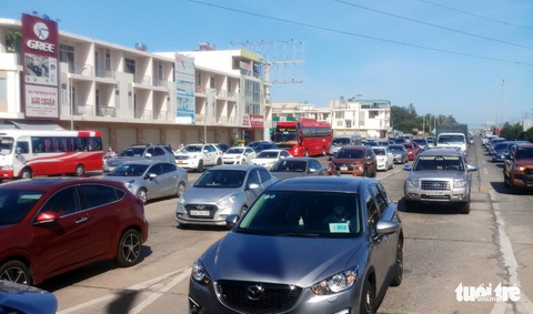 Hơn 100.000 lượt du khách đến Vũng Tàu chơi Tết, riêng mùng 3 đã 40.000 người - Ảnh 2. Hơn 100.000 lượt du khách đến Vũng Tàu chơi Tết, riêng mùng 3 đã 40.000 người - Ảnh 2.