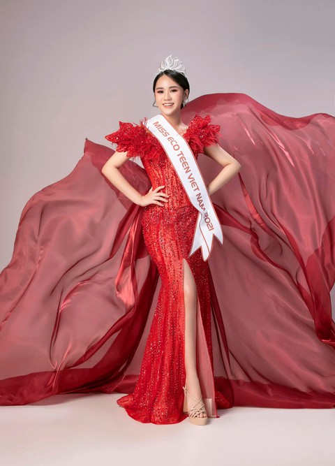 Nhà thiết kế thời trang mát tay của những cuộc thi hoa hậu tầm thế giới - Ảnh 6. Nhà thiết kế thời trang mát tay của những cuộc thi hoa hậu tầm thế giới - Ảnh 6.