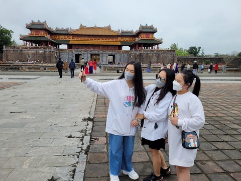 Hơn 50.000 khách đến Huế tham quan Đại Nội, chùa Từ Hiếu dịp Tết Nhâm Dần - Ảnh 1. Hơn 50.000 khách đến Huế tham quan Đại Nội, chùa Từ Hiếu dịp Tết Nhâm Dần - Ảnh 1.